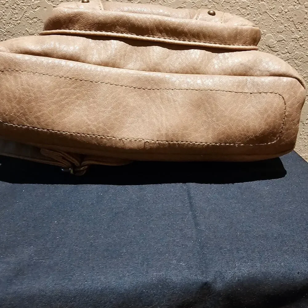 Stone Mountain Crossbody Bag Tan Faux Leather Medium Zip Pocket Adjustable Strap - Picture 10 of 12